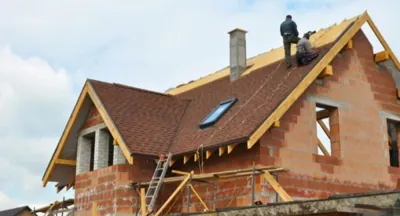 Toiture en tuiles et fenêtres de toit